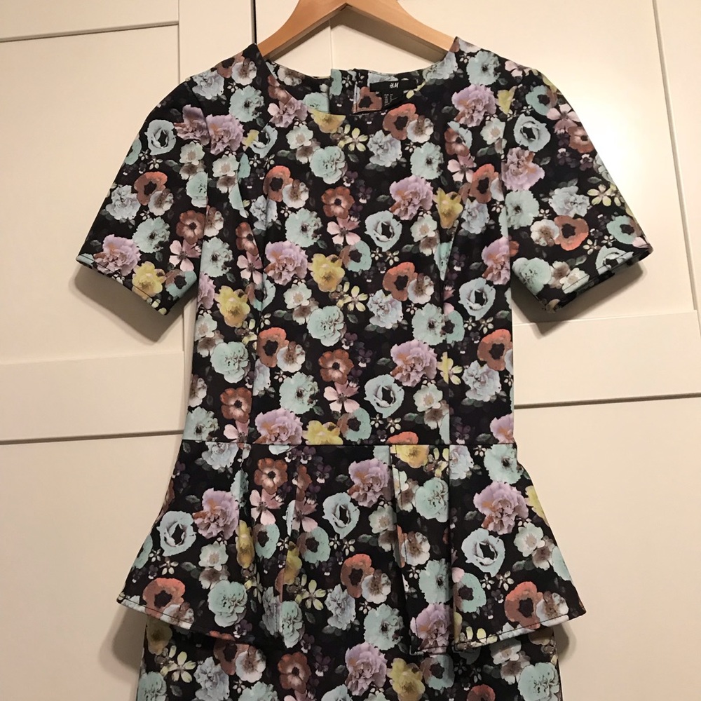 Floral peplum dress - Picture 3 of 5
